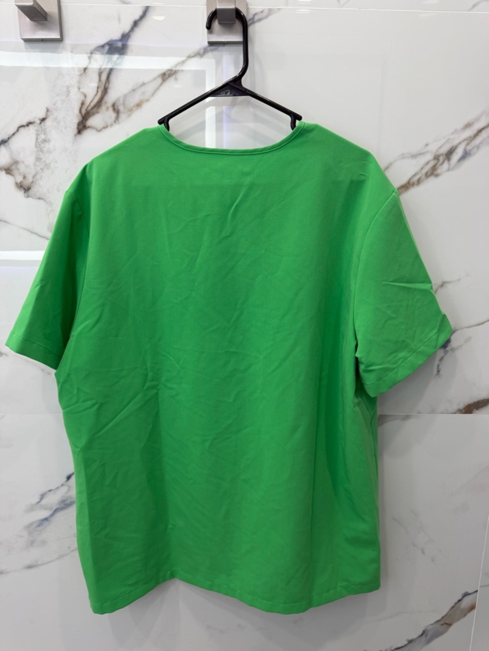 FIGS: Leon Three-Pocket Scrub Top EMERALD - Picture 2 of 2